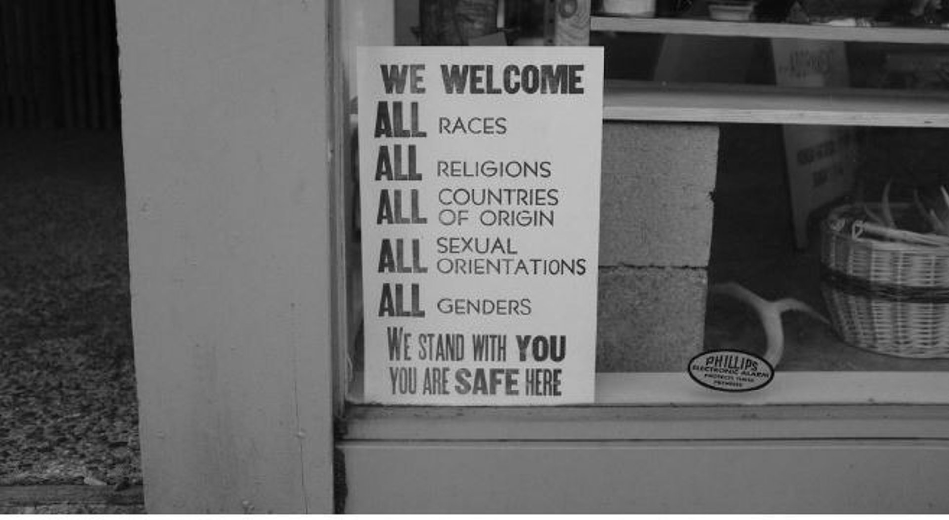 black and white bed linen