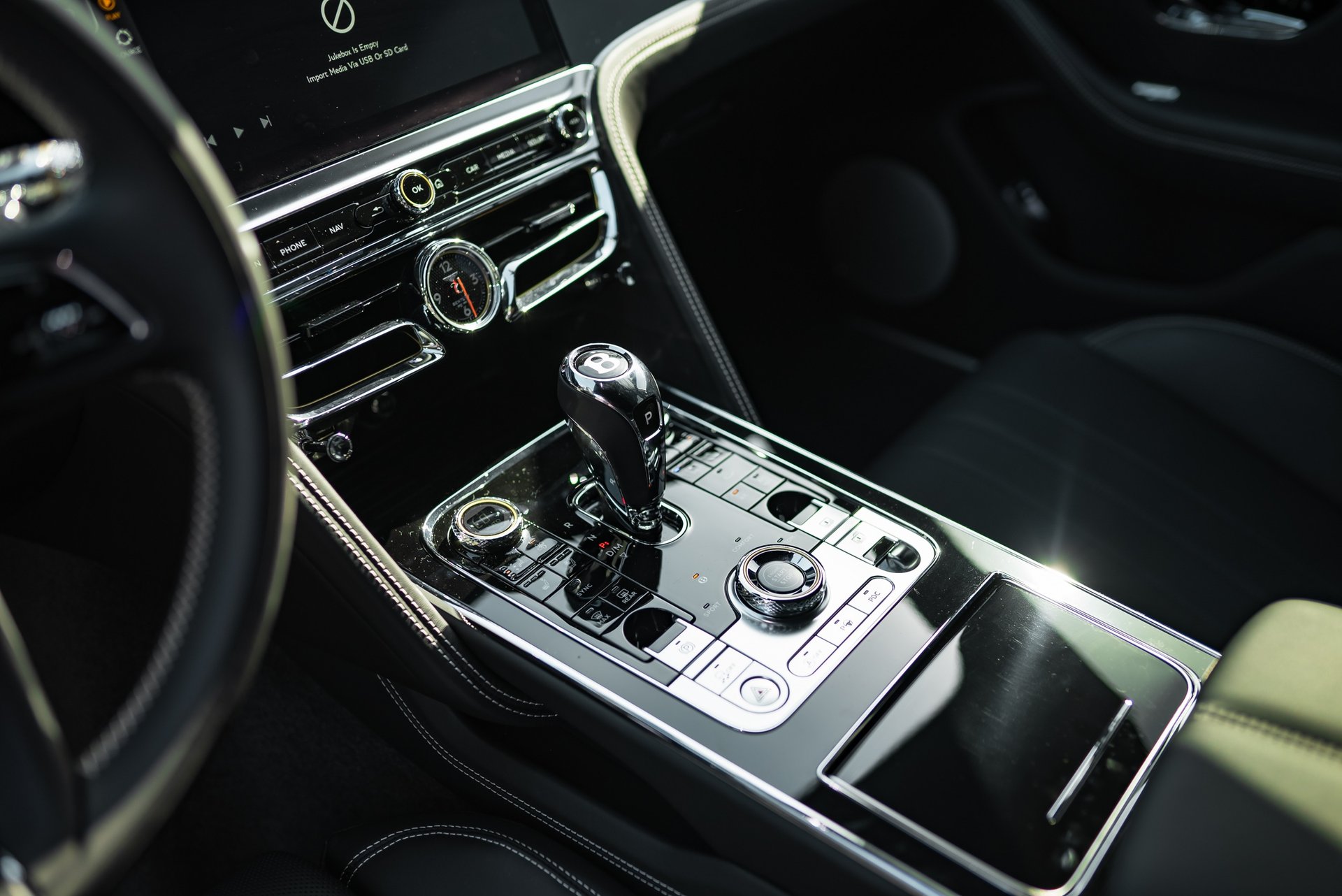 luxury cars for rent