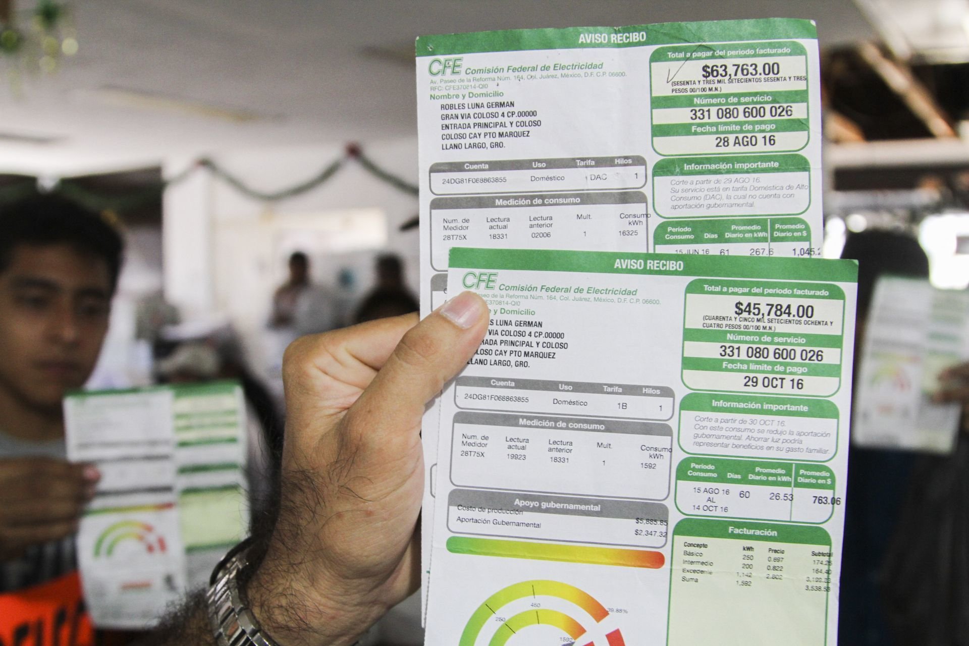 person holding black iphone 4