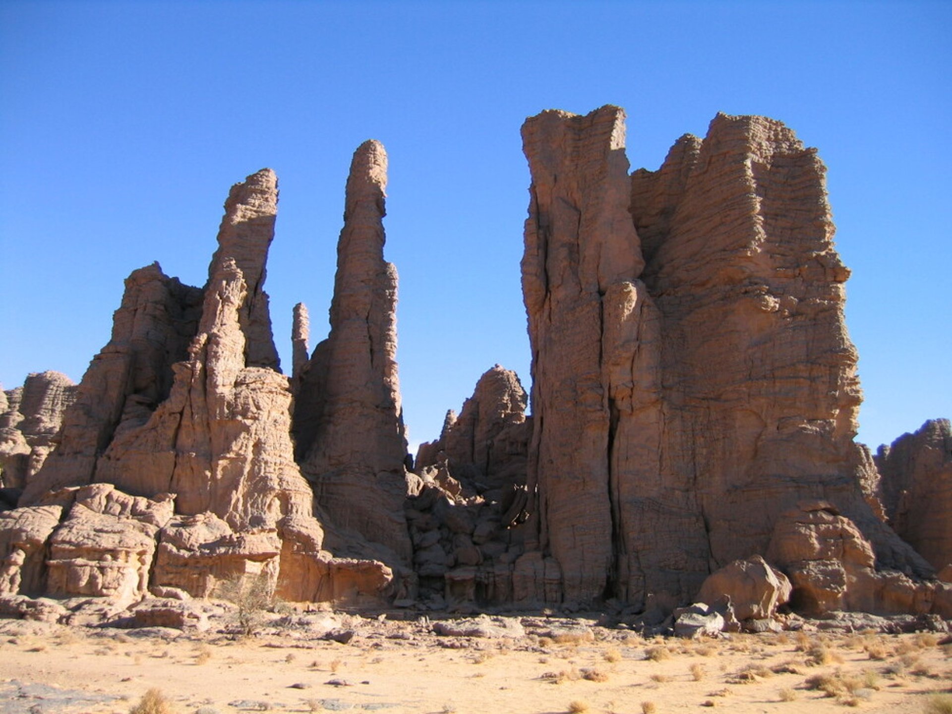 an abstract photo of a curved building with a blue sky in the background