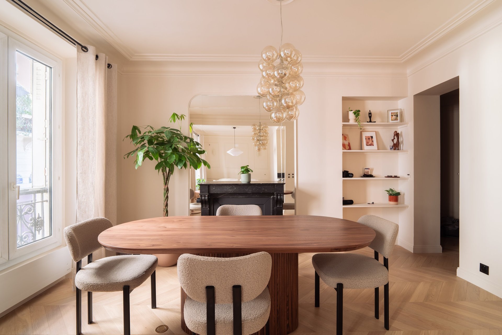 black and white bed linen