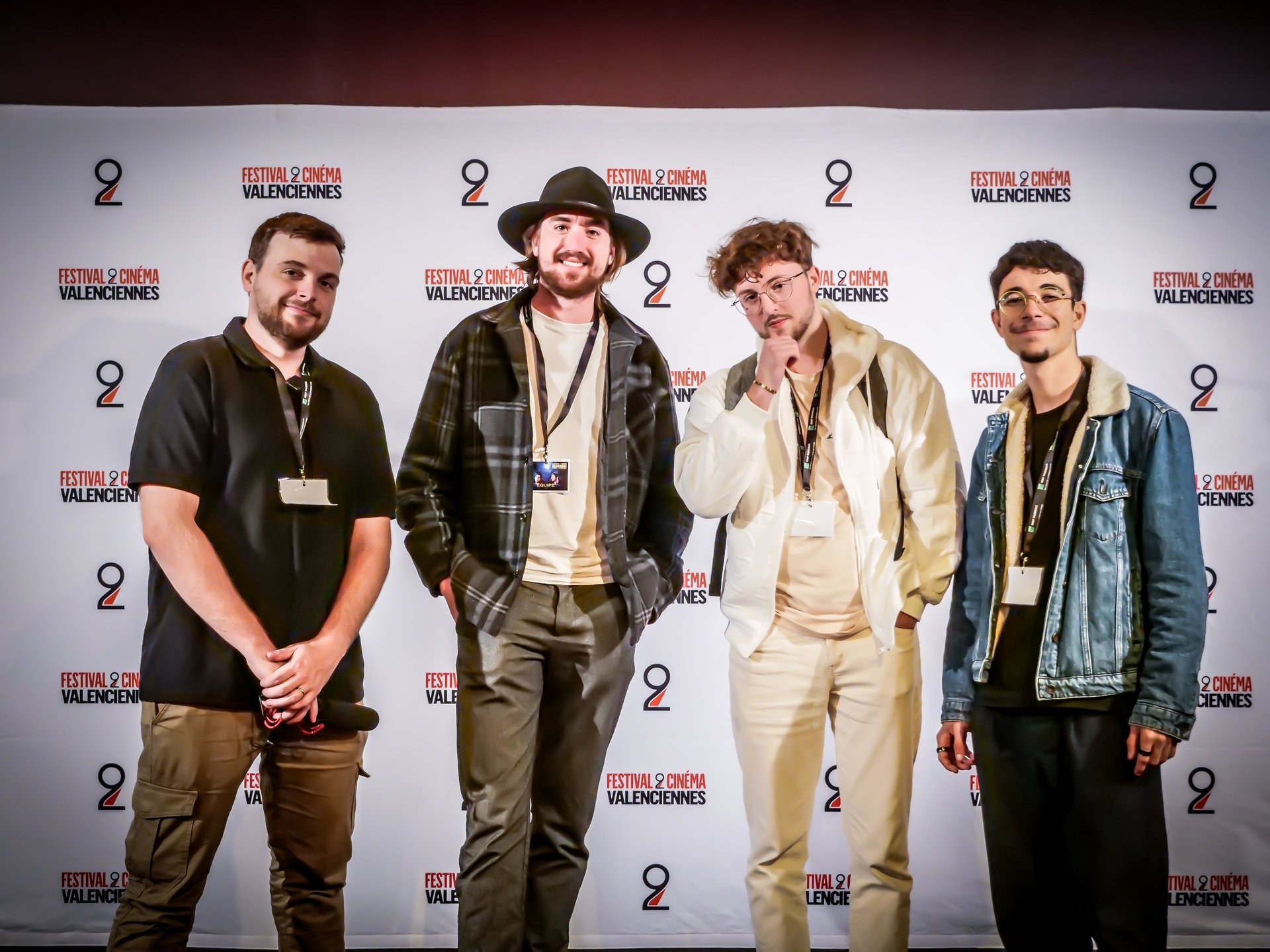 gray computer monitor