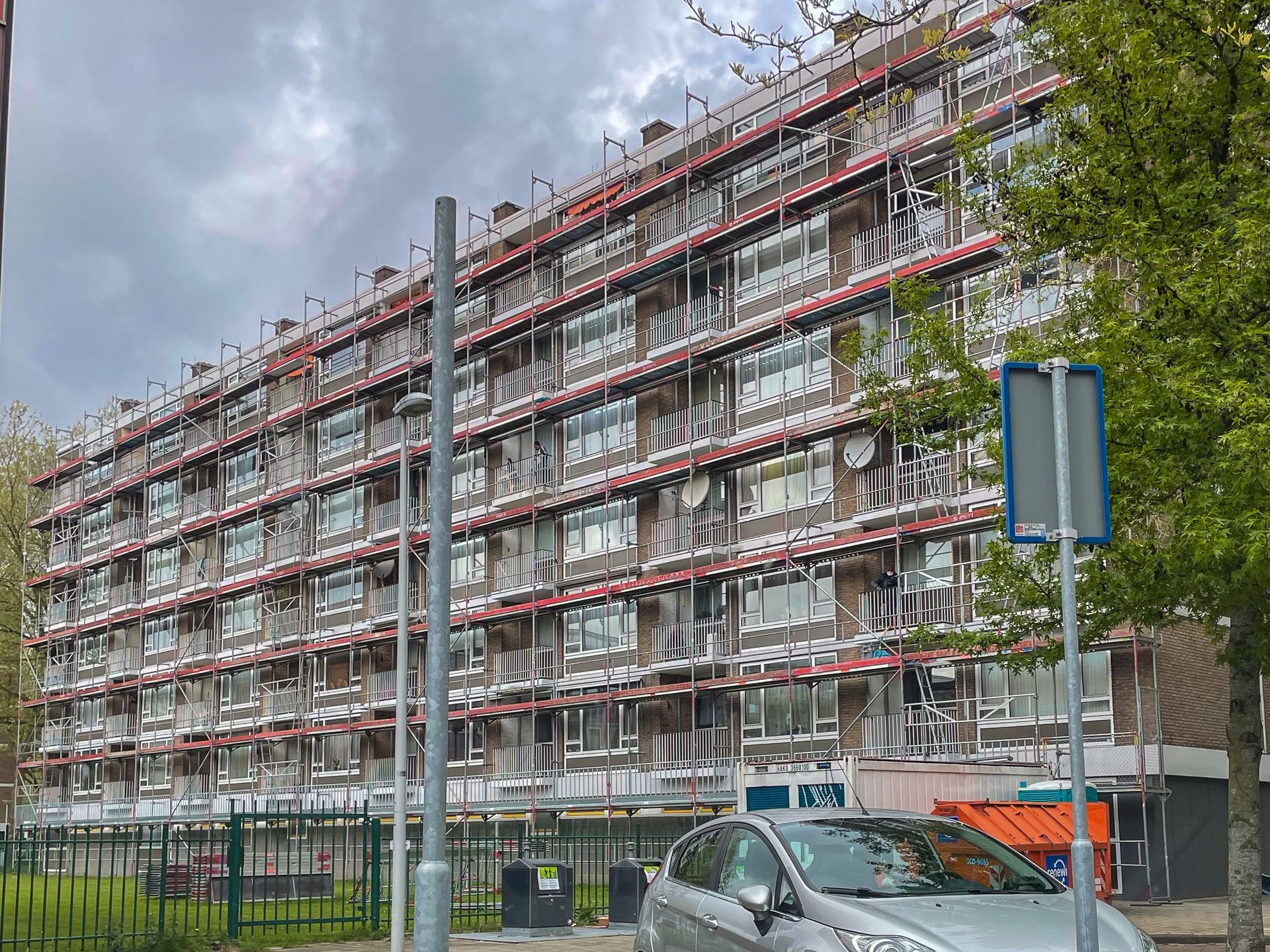 black and brown leather padded tub sofa