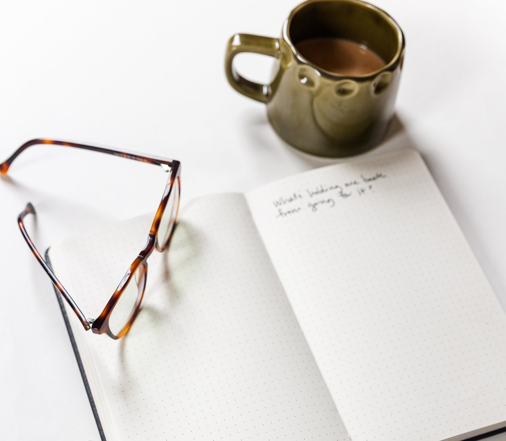 gray computer monitor