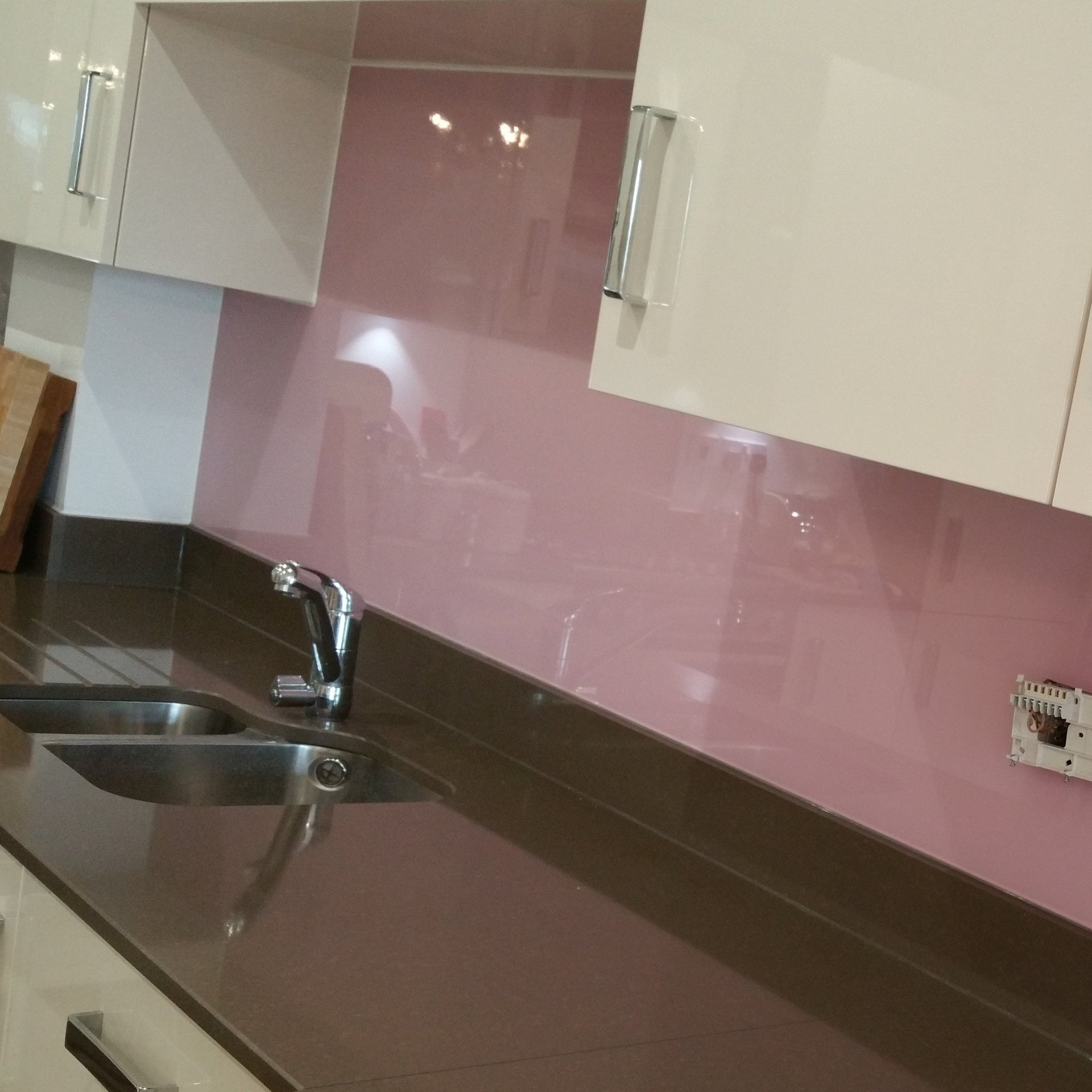 glass splash back in kitchen
