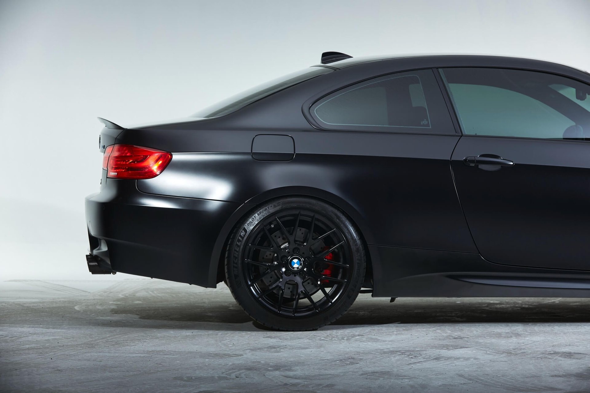 E92-m3-carbon-fiber-intake-plenum