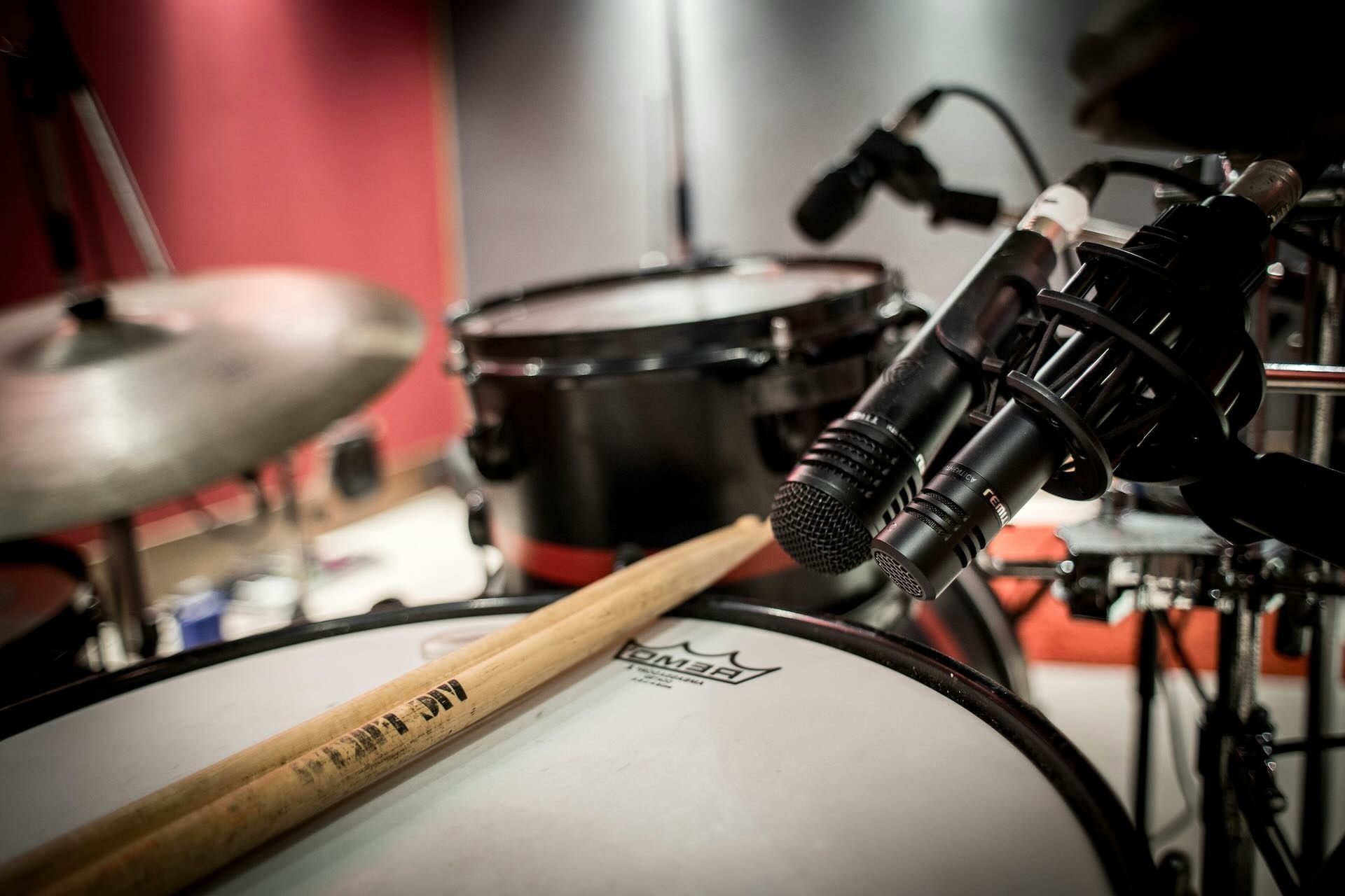 bokeh photography of condenser microphone