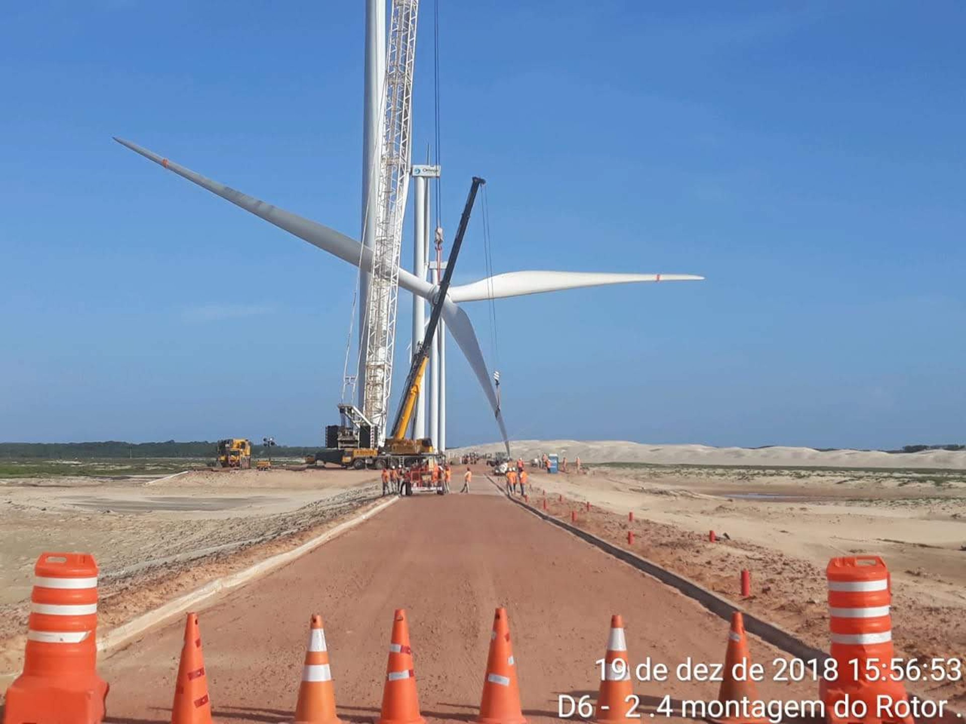 gray computer monitor