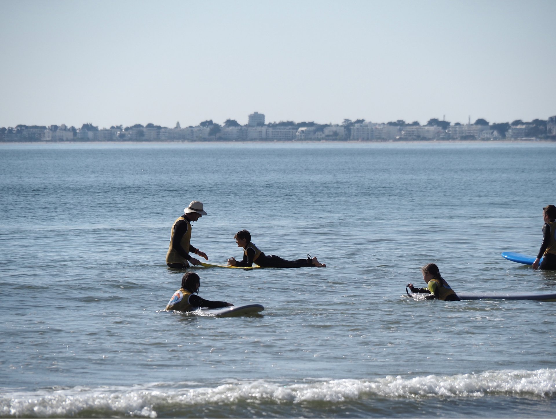 black and white bed linen