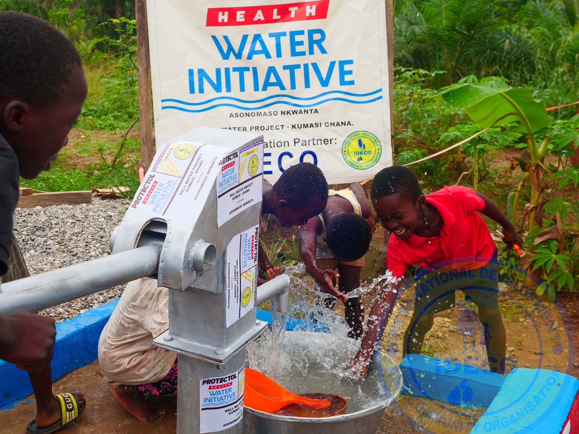 an abstract photo of a curved building with a blue sky in the background