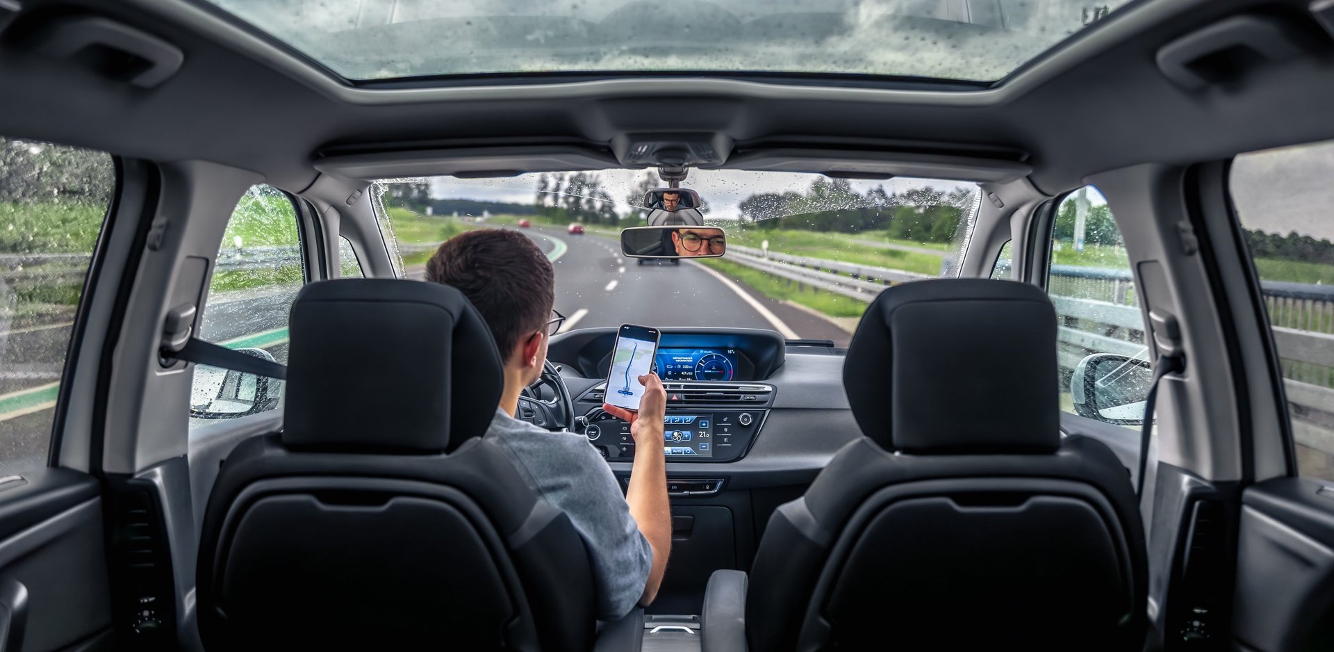 gray computer monitor