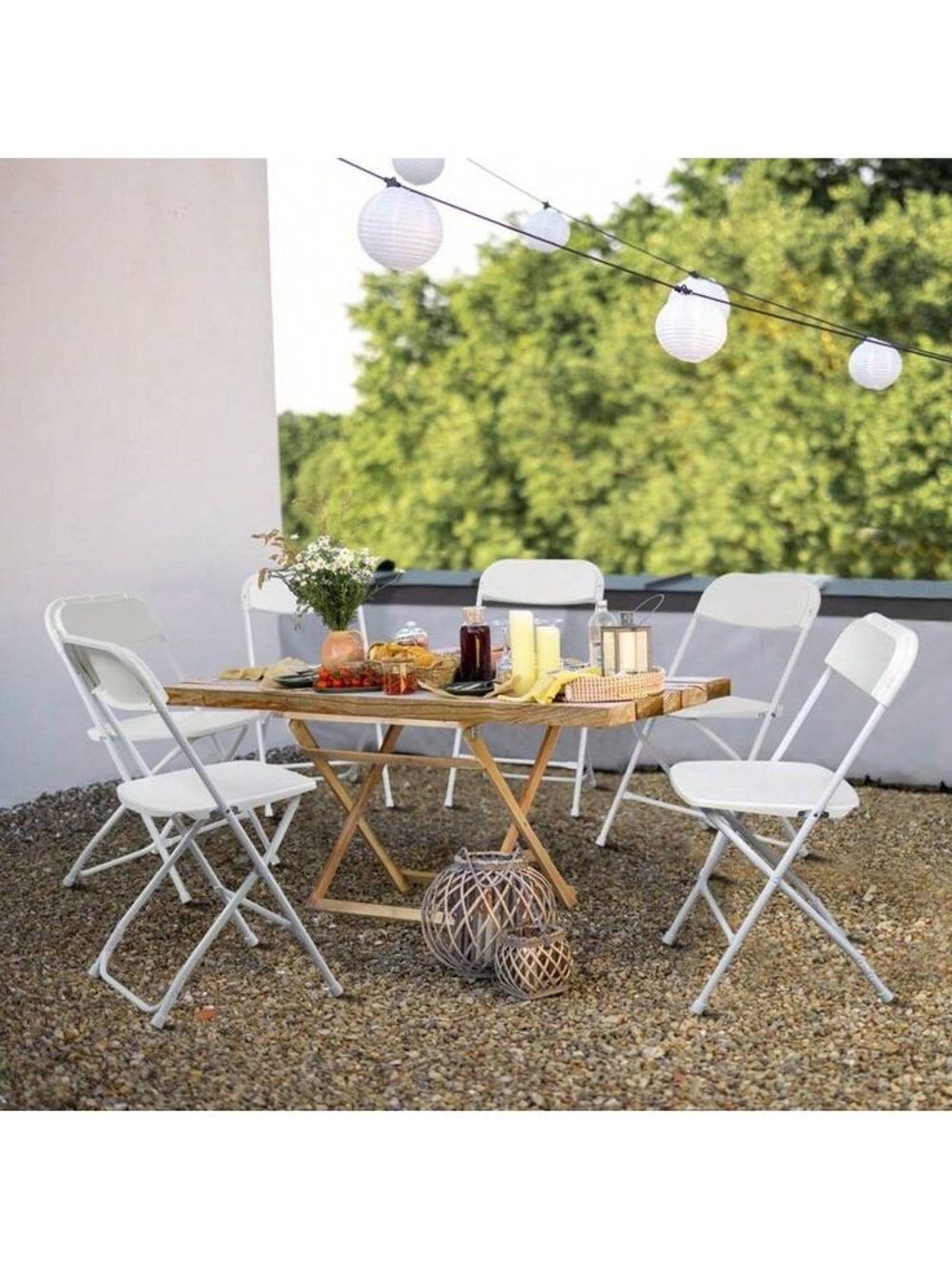 Sillas blancas plegables para eventos al aire libre, el paso diamond events