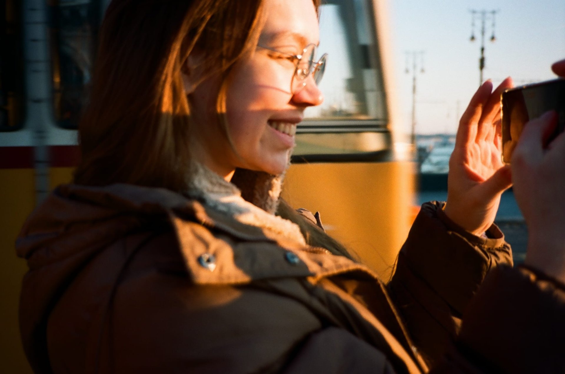 gray computer monitor