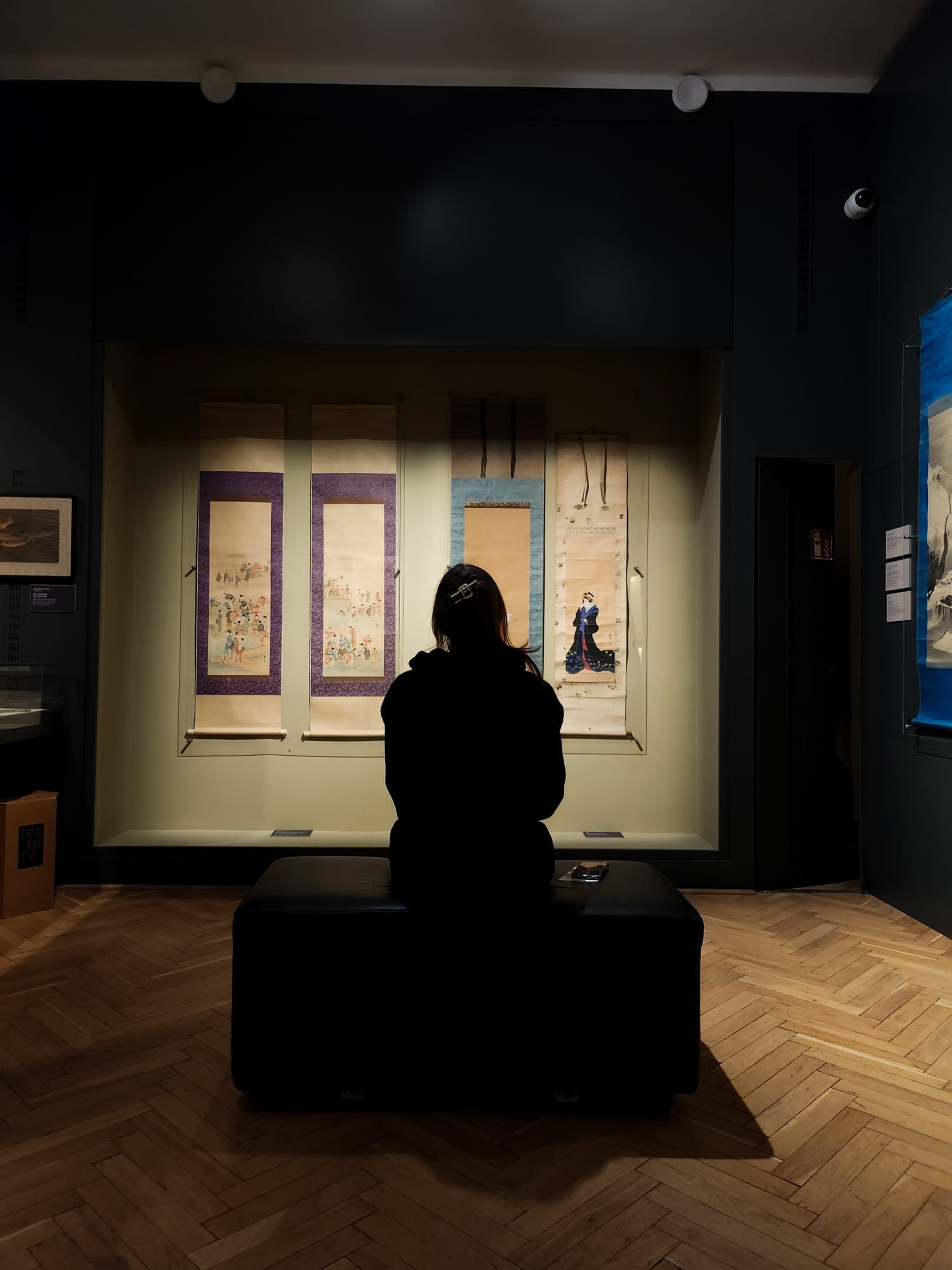 black and white bed linen