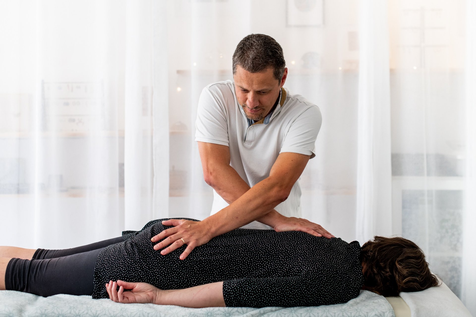 black and white bed linen
