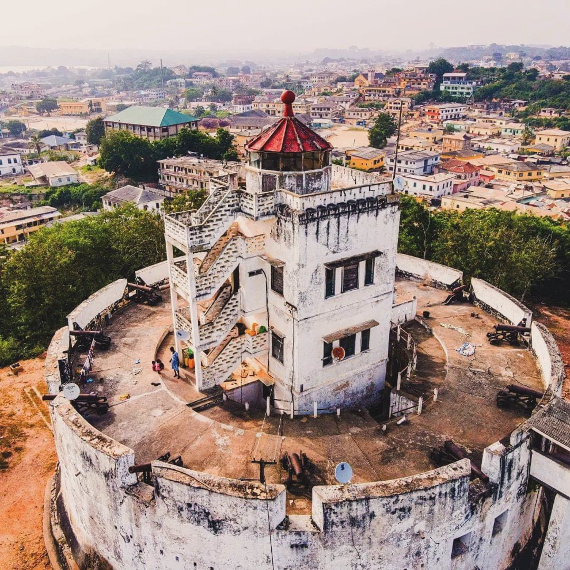 gray computer monitor