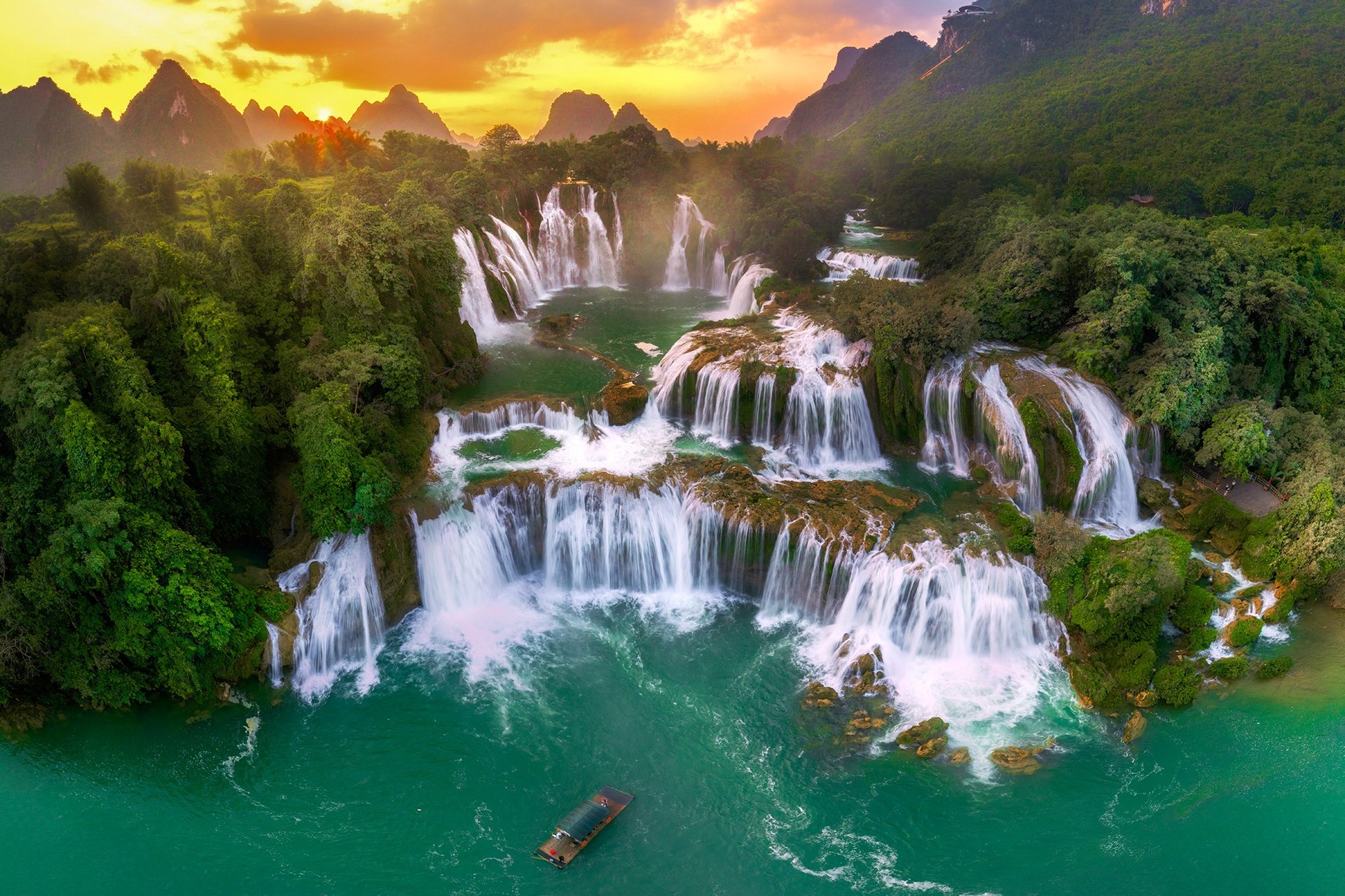 black and white bed linen