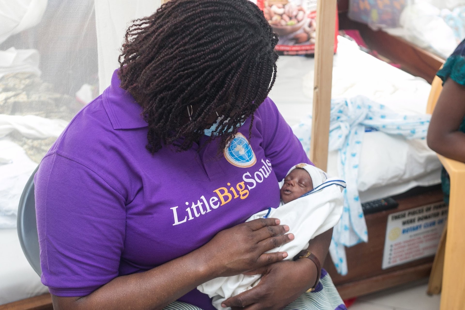 black and white bed linen