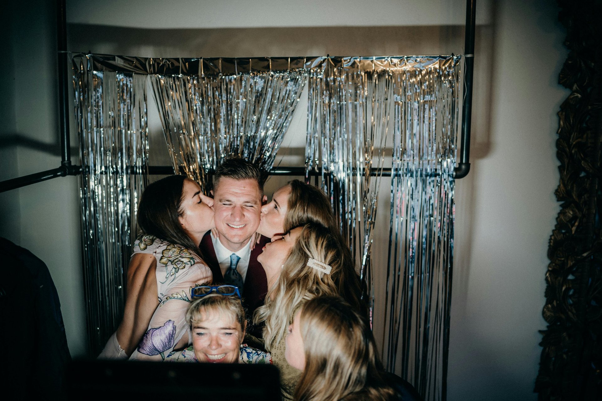 gray computer monitor