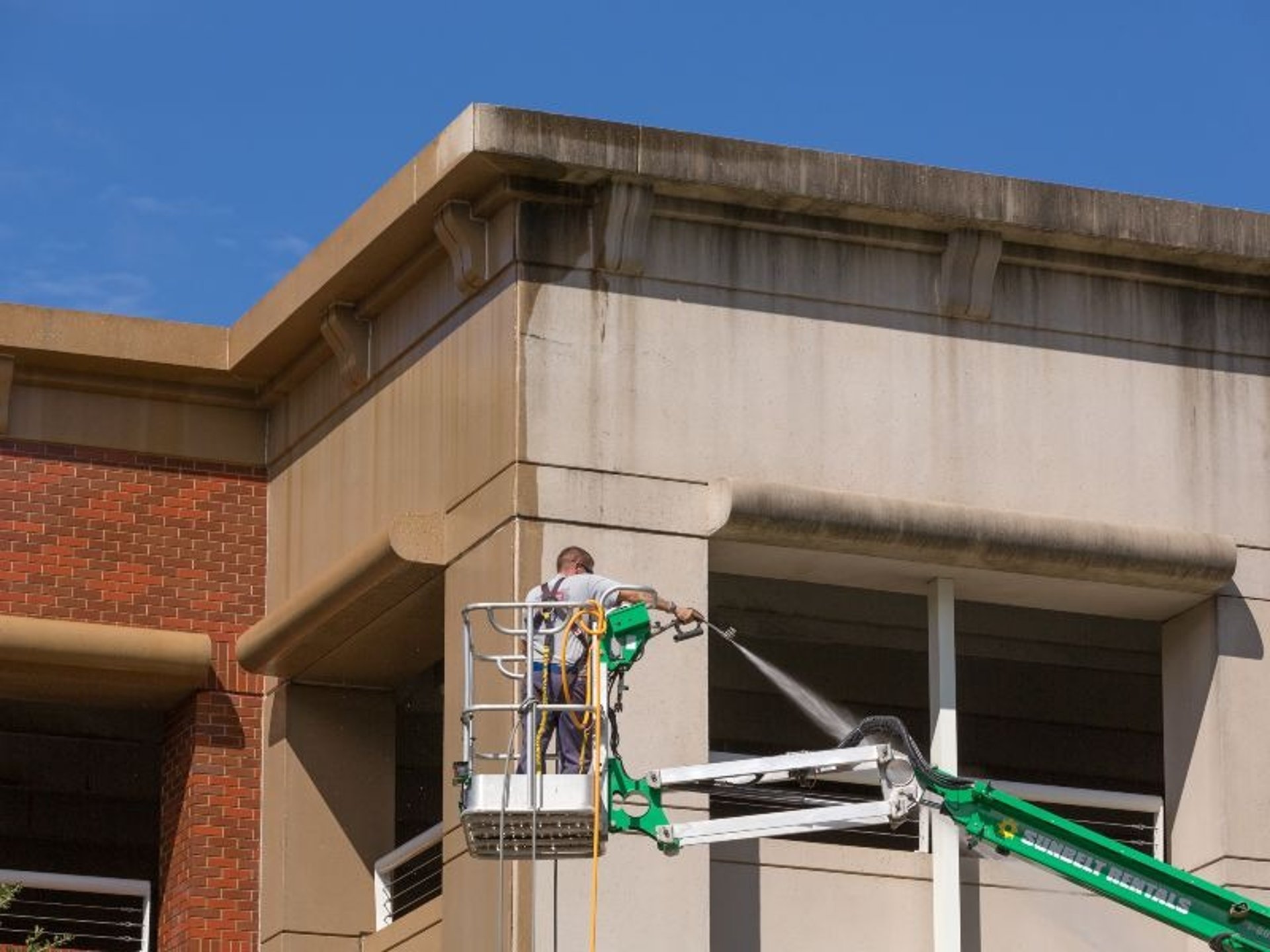 Professional Commercial Exterior Building Washing 