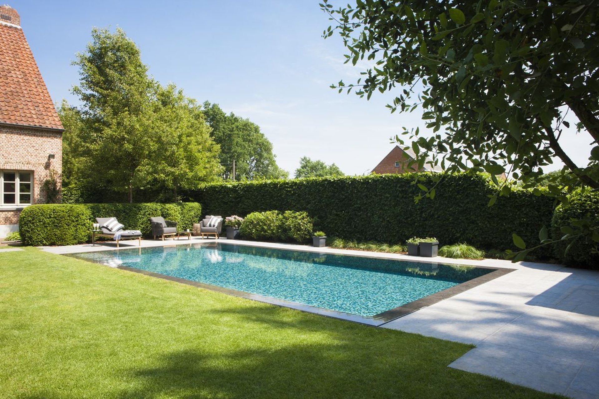 black and white bed linen