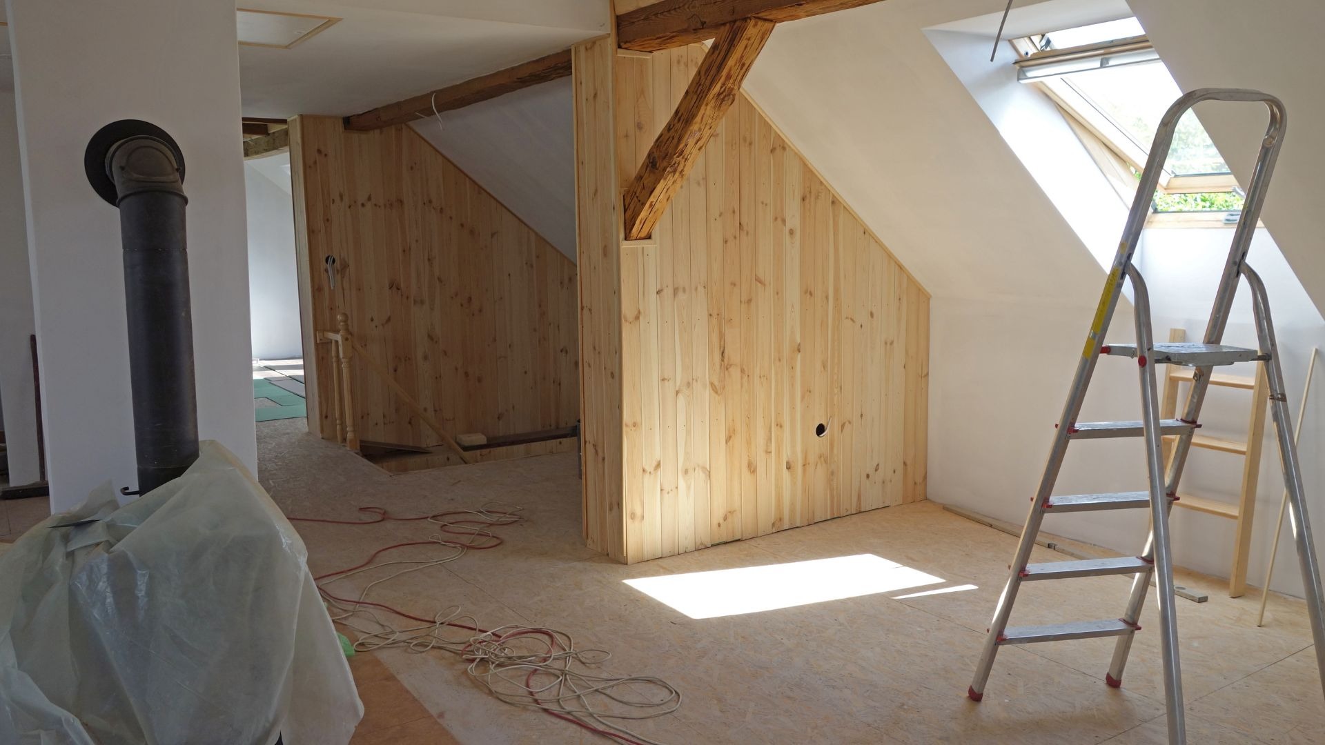 a room that has a lot of stuff on the floor