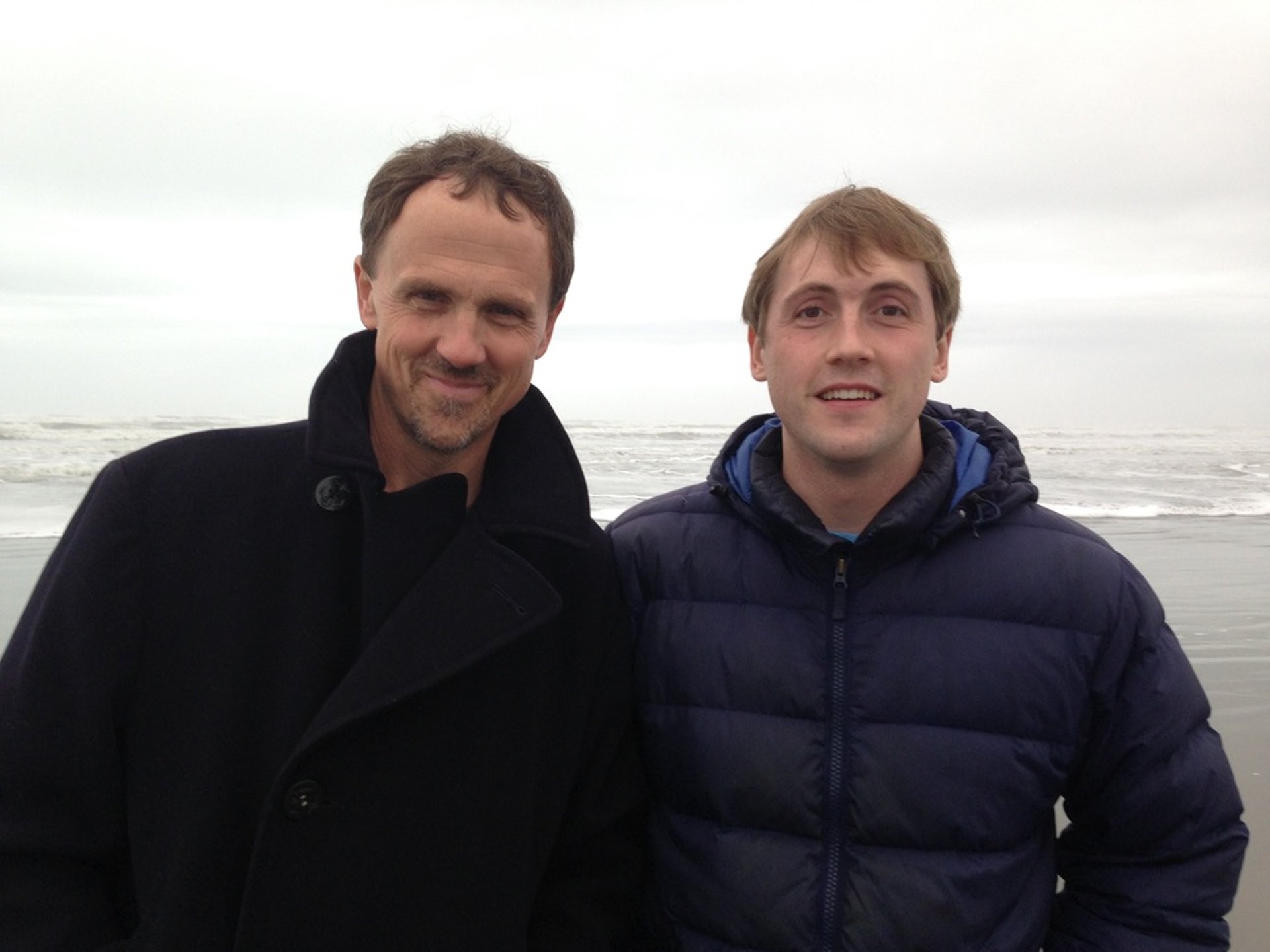 gray computer monitor