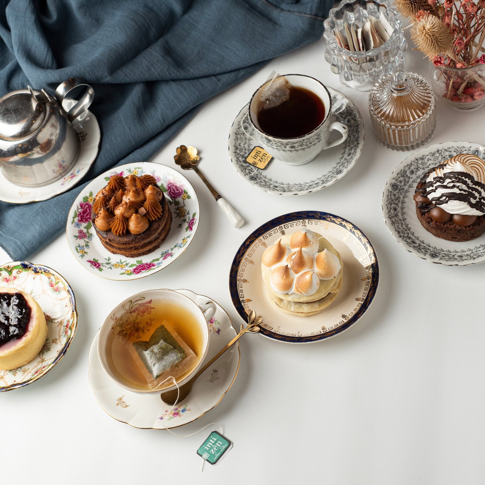 baked cupcakes close-up photography