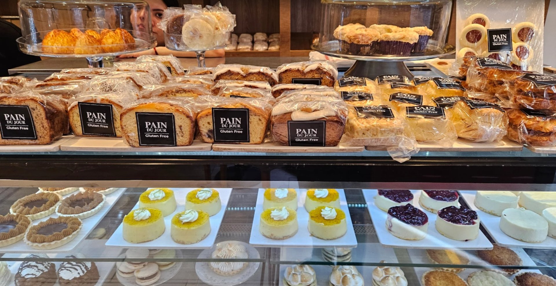 baked cupcakes close-up photography