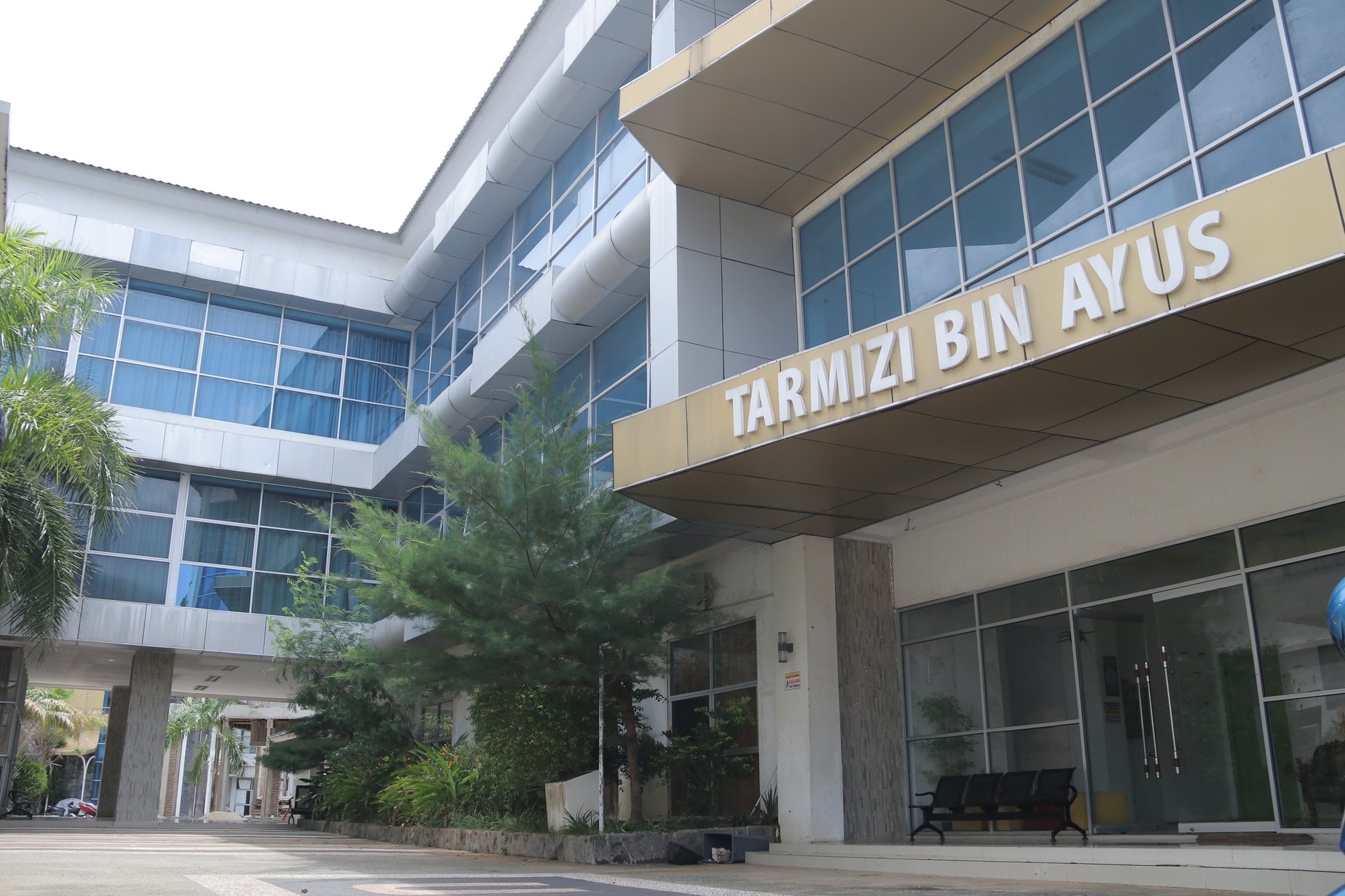 black and white bed linen