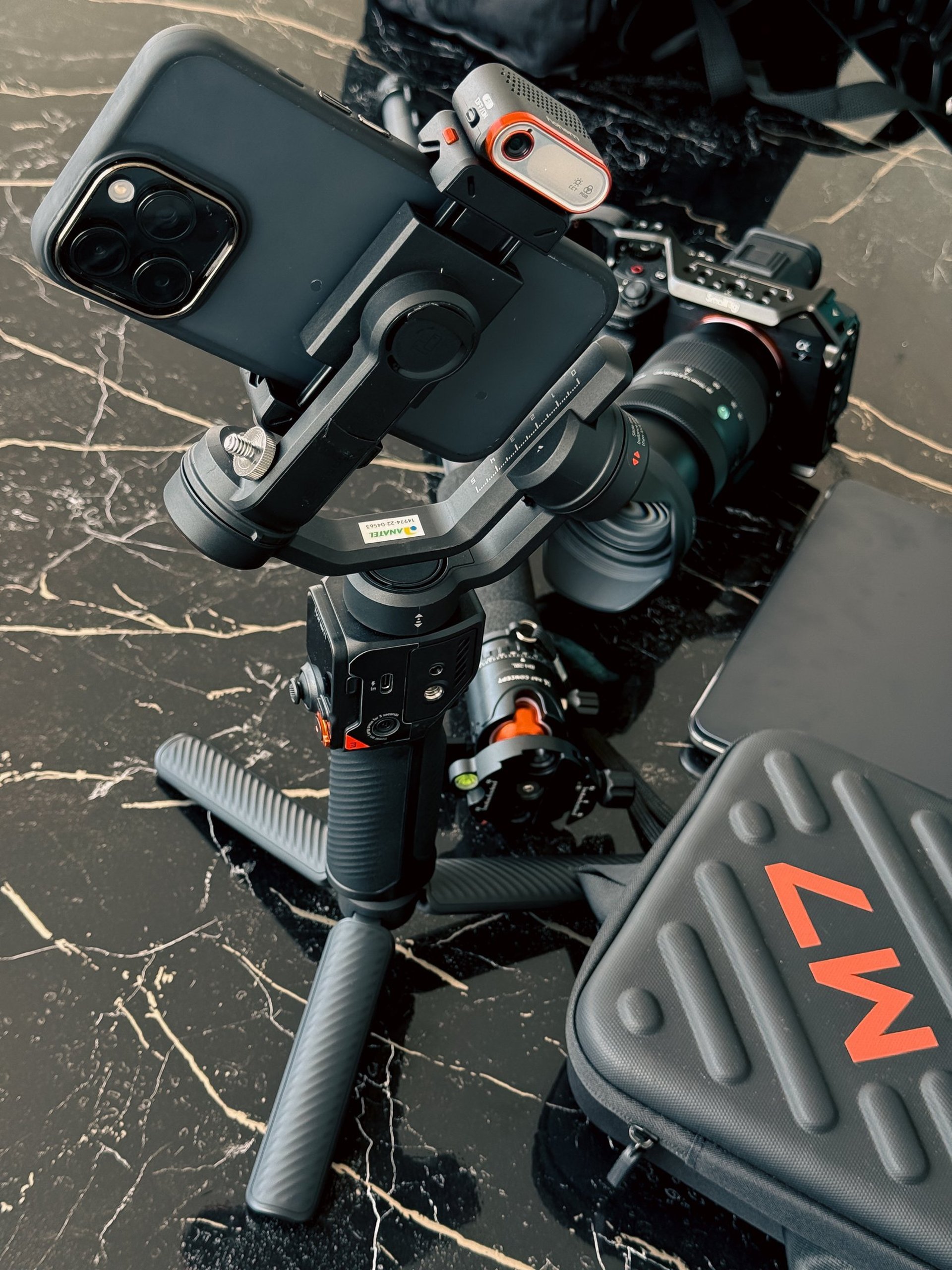 gray computer monitor