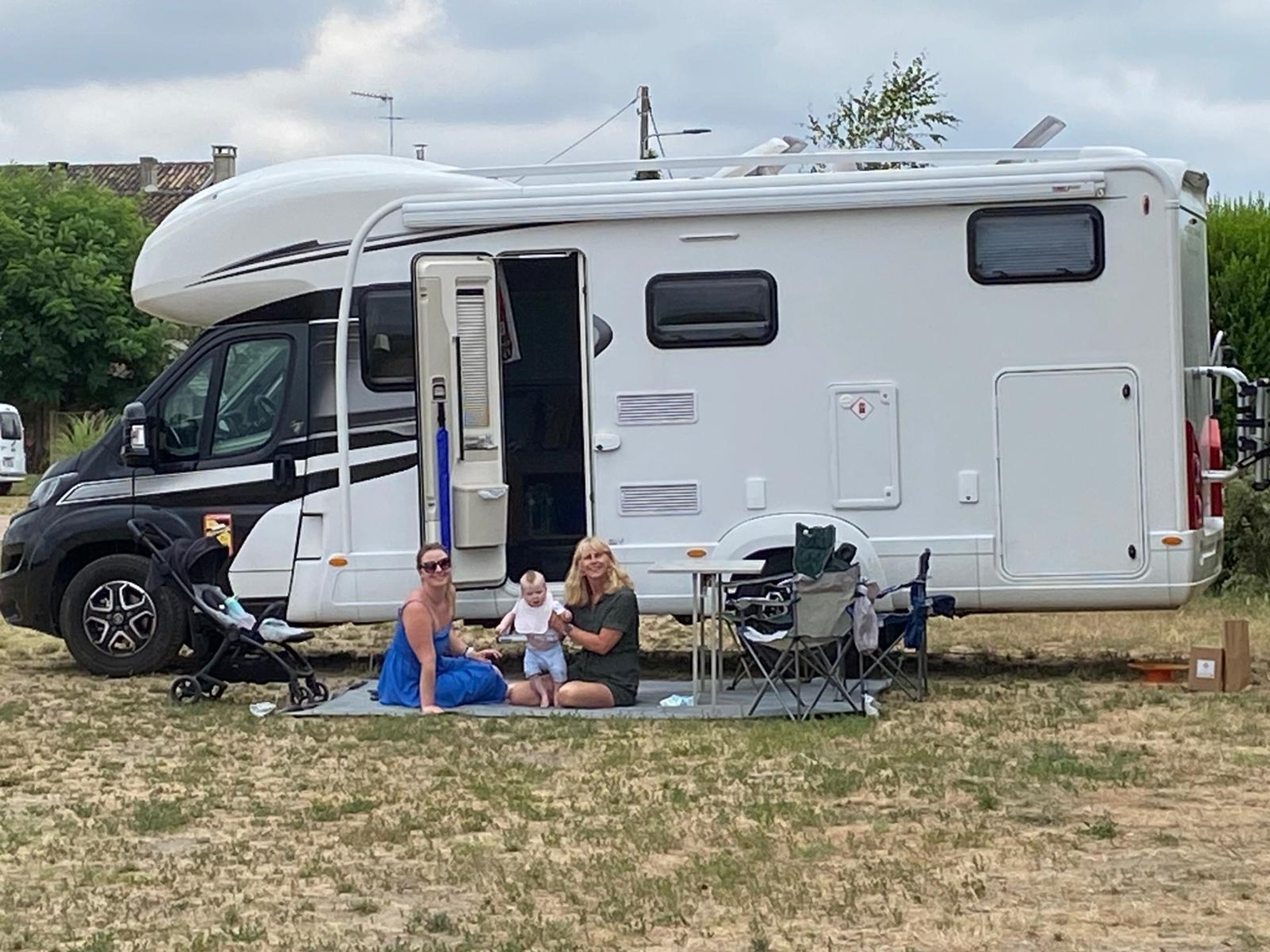 black and brown leather padded tub sofa
