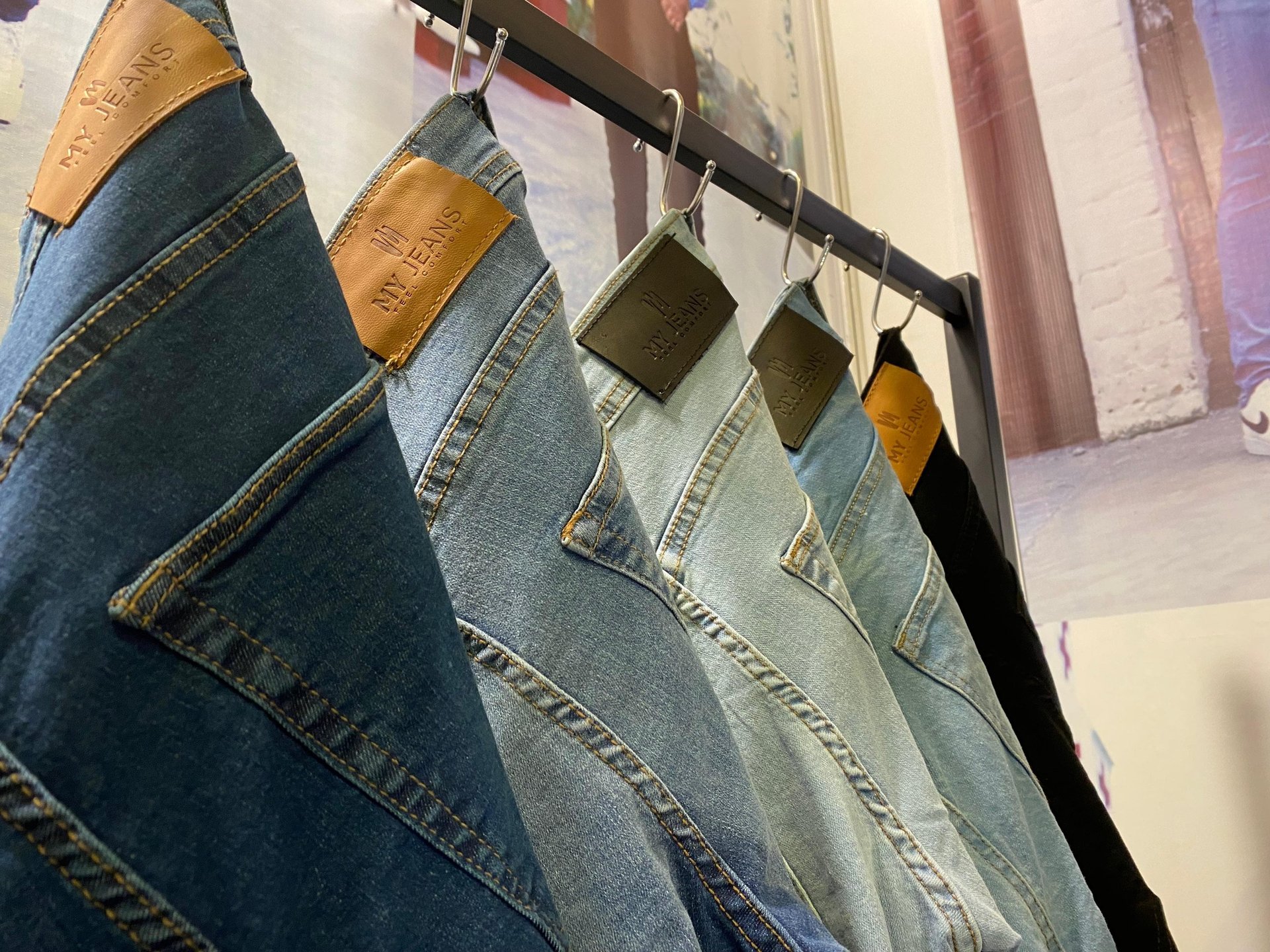 black and white bed linen