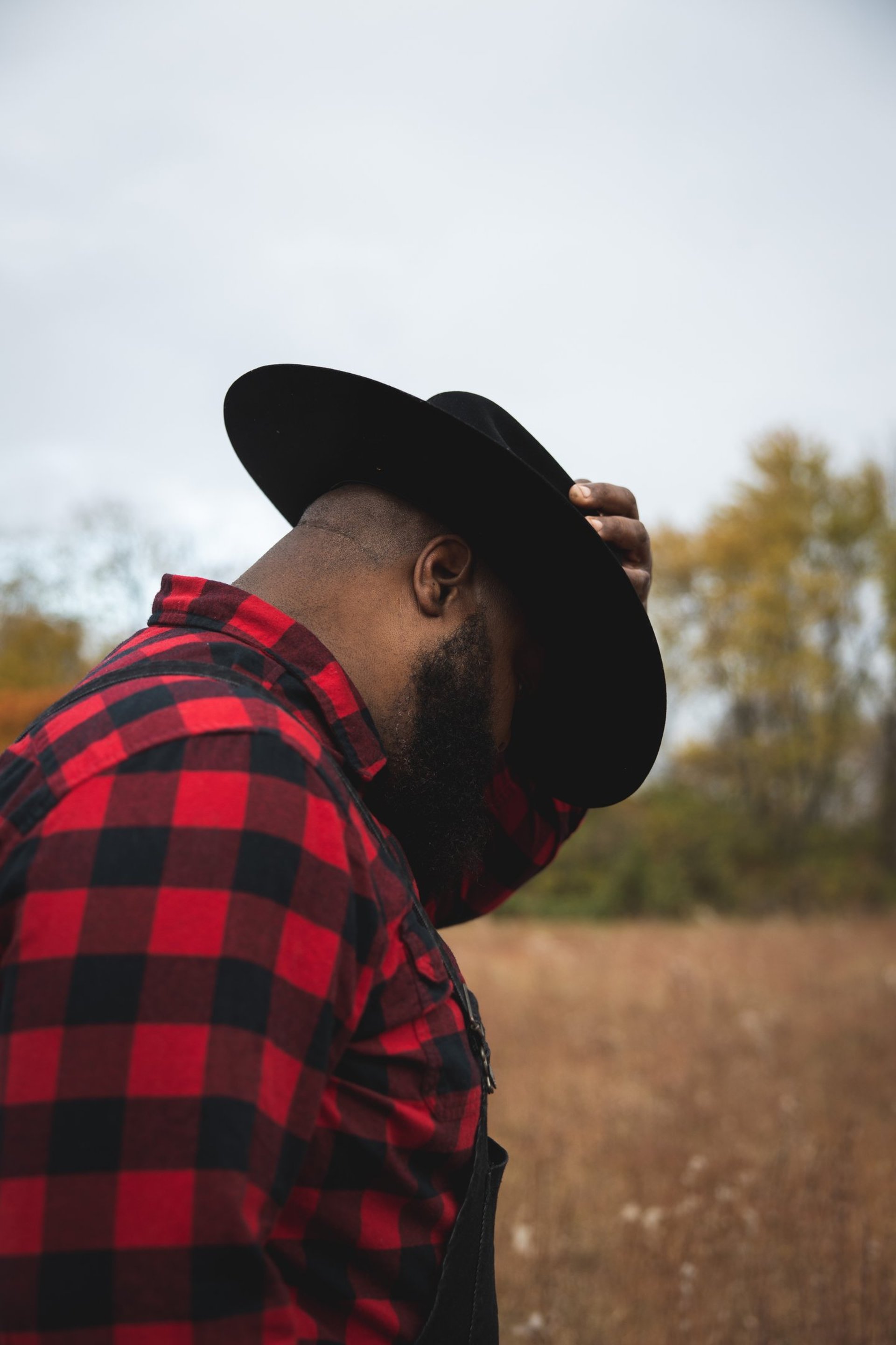 gray computer monitor