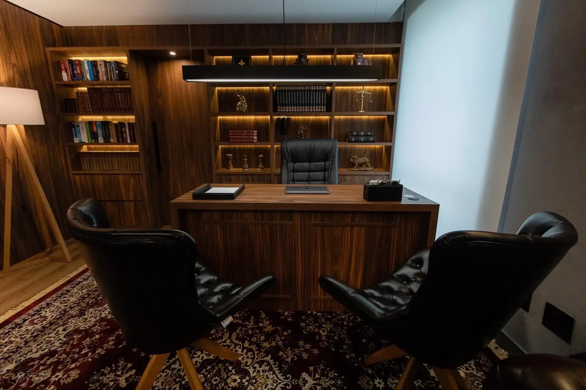 black and gray office rolling chair