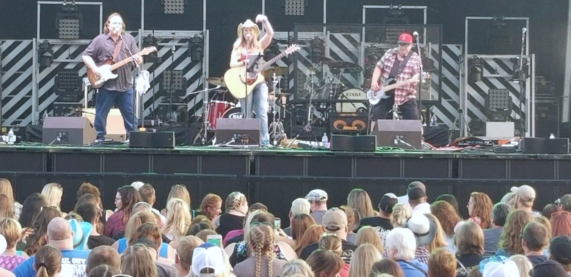 black and white bed linen