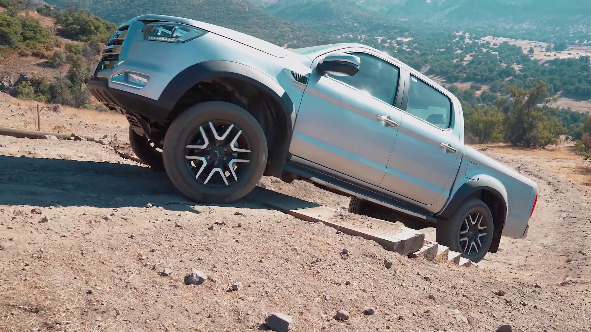 gray computer monitor