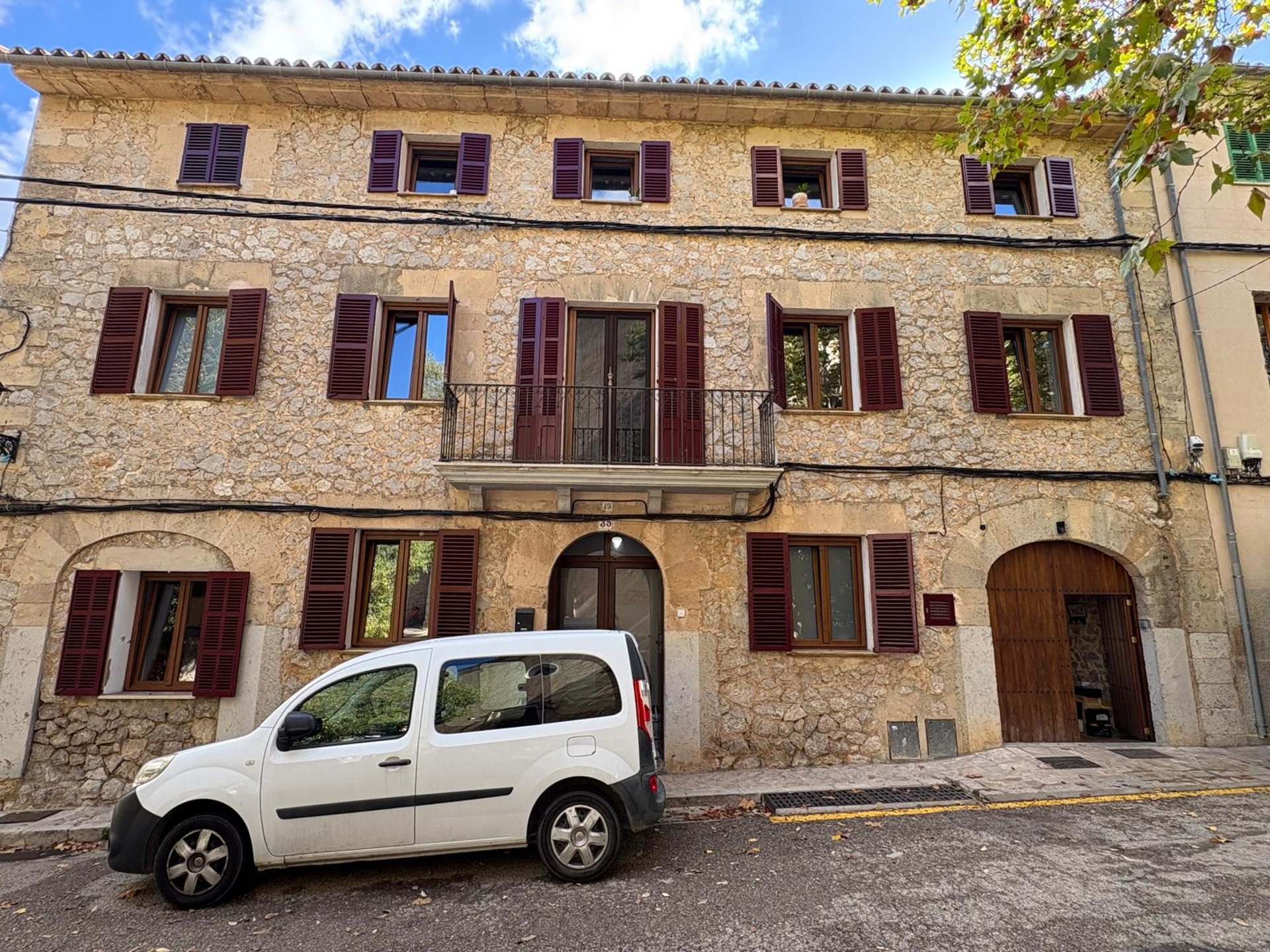 black and brown leather padded tub sofa