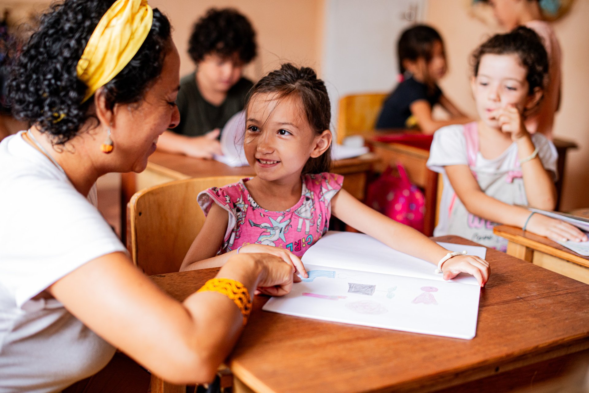 black and white bed linen