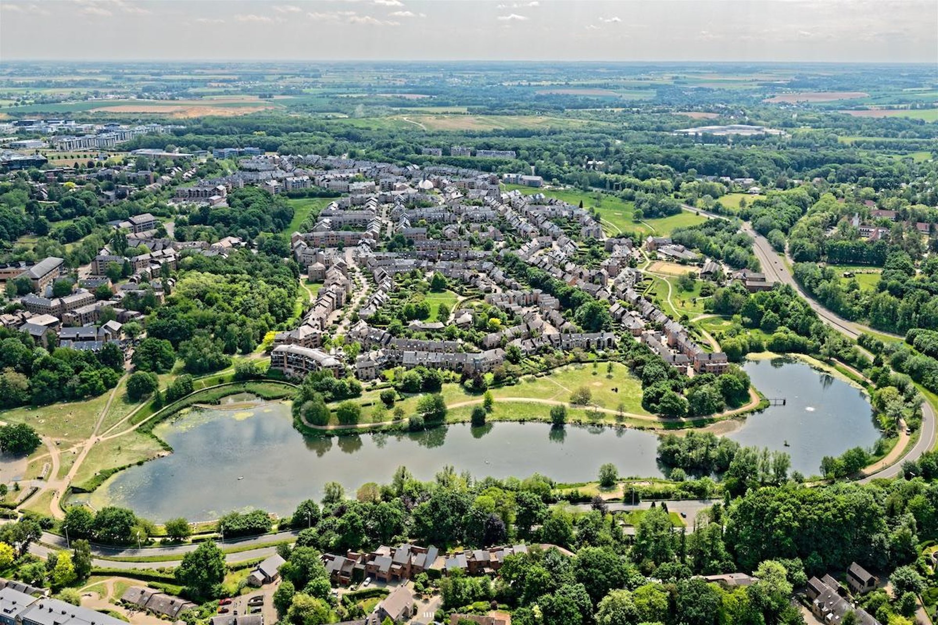 black and white bed linen