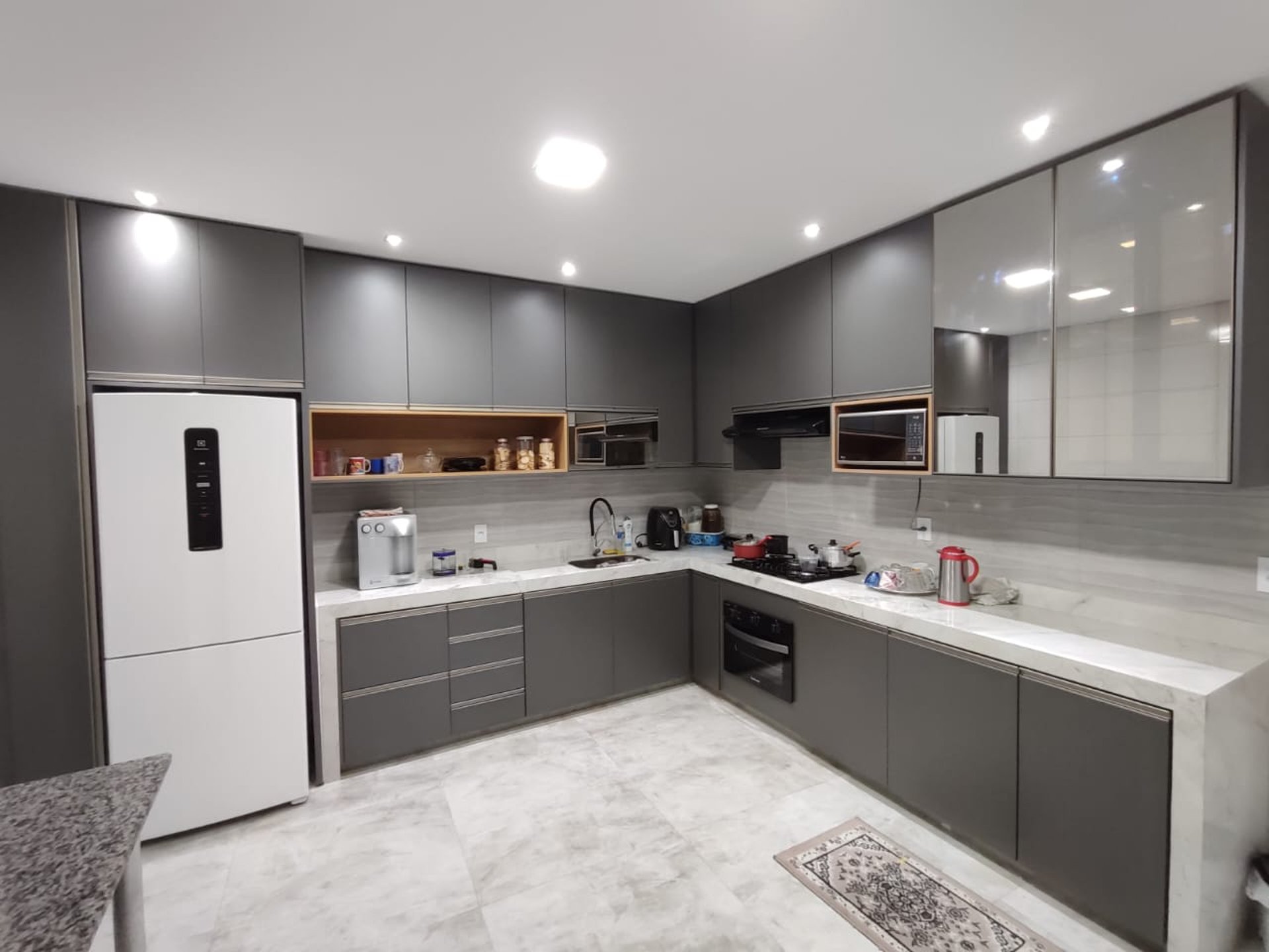 black and white bed linen