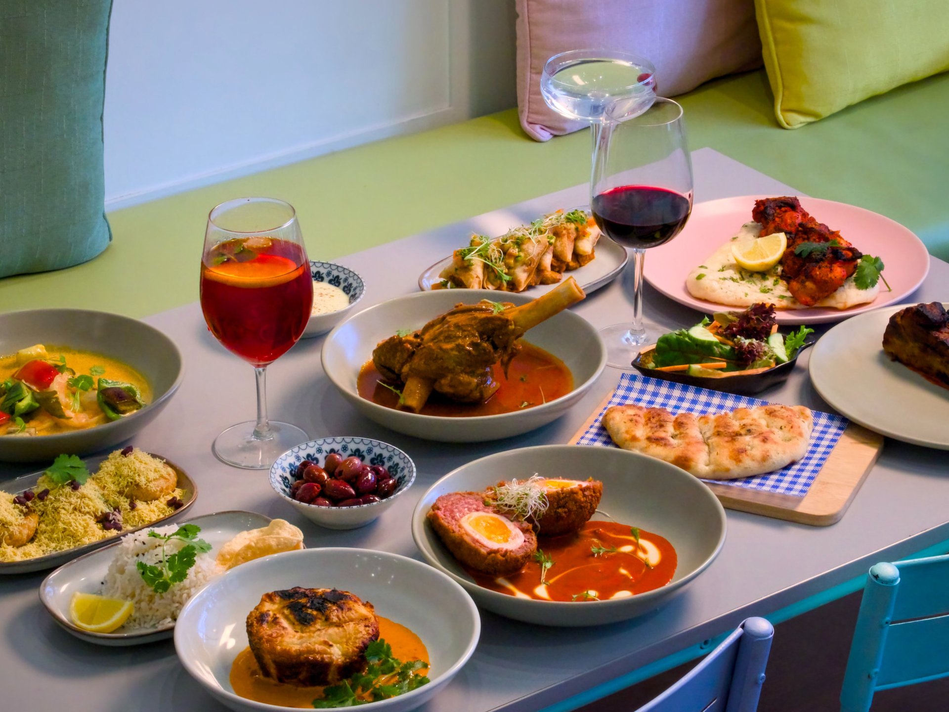 black and white bed linen