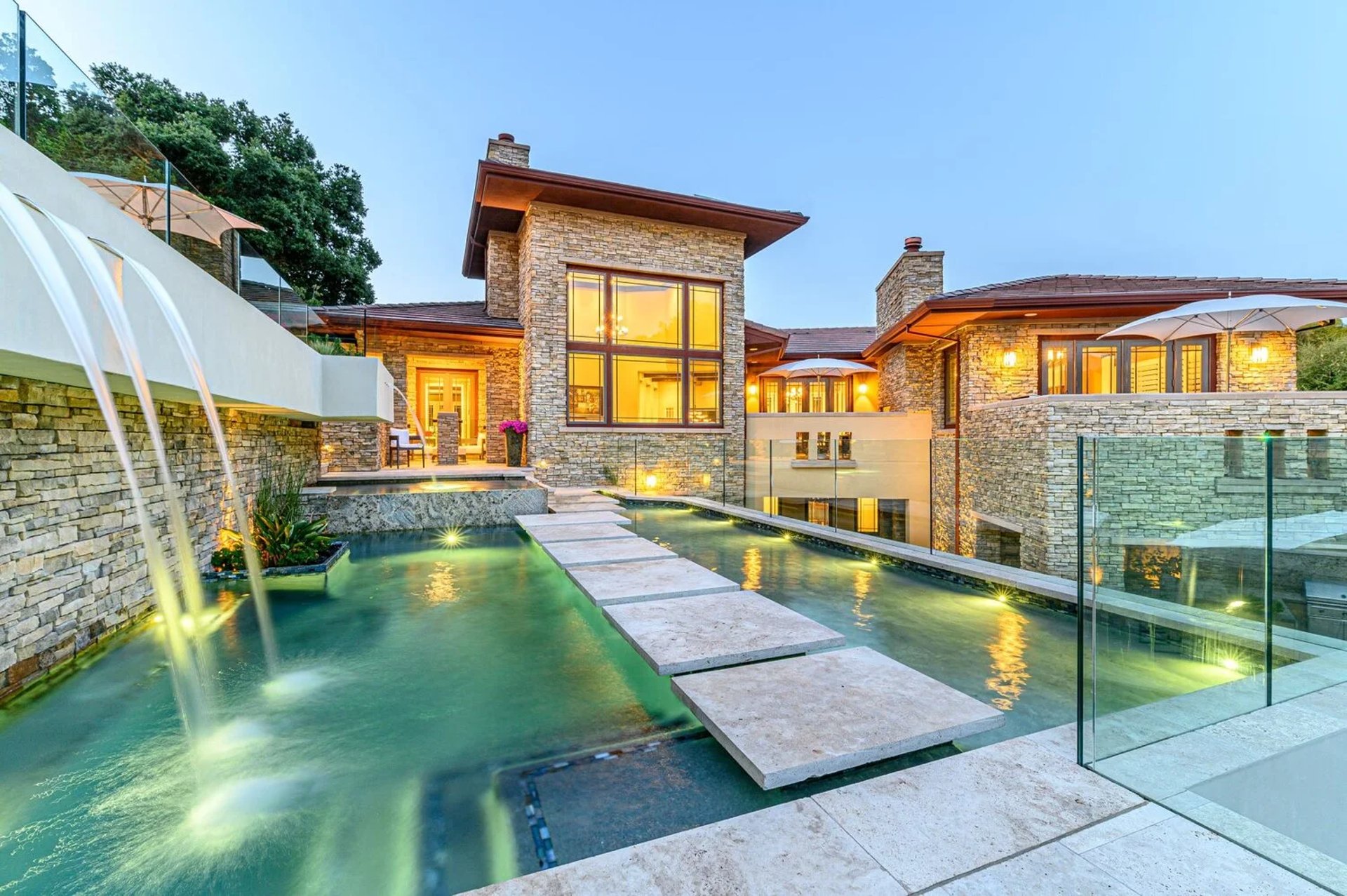 Custom infinity edge swimming pool designed by Los Altos pool builders