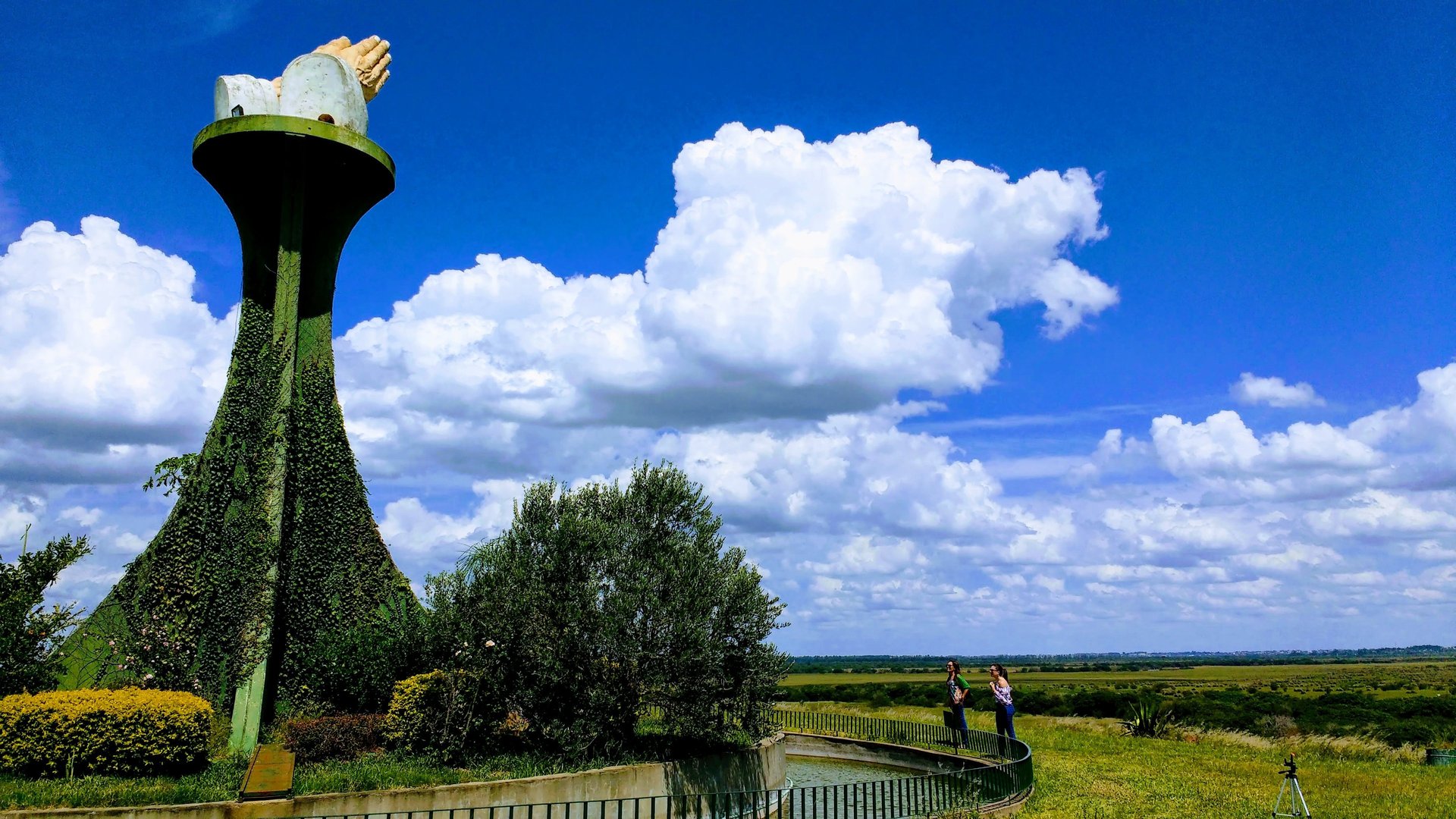 Las manos de la Paz-Paso de los Libres-Monumentos de Corrientes Argentina-Lugares turísticos en Paso de los Libres