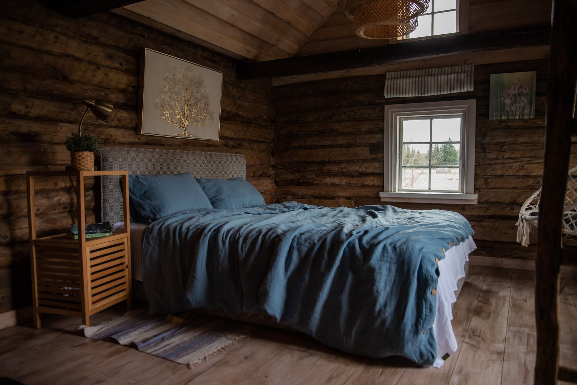 black and white bed linen