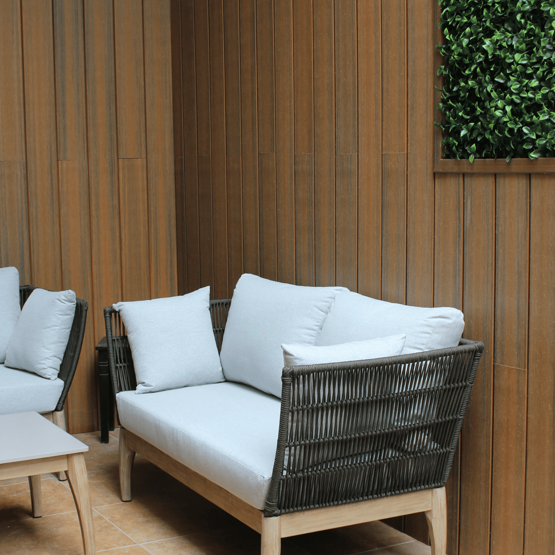 black and white bed linen