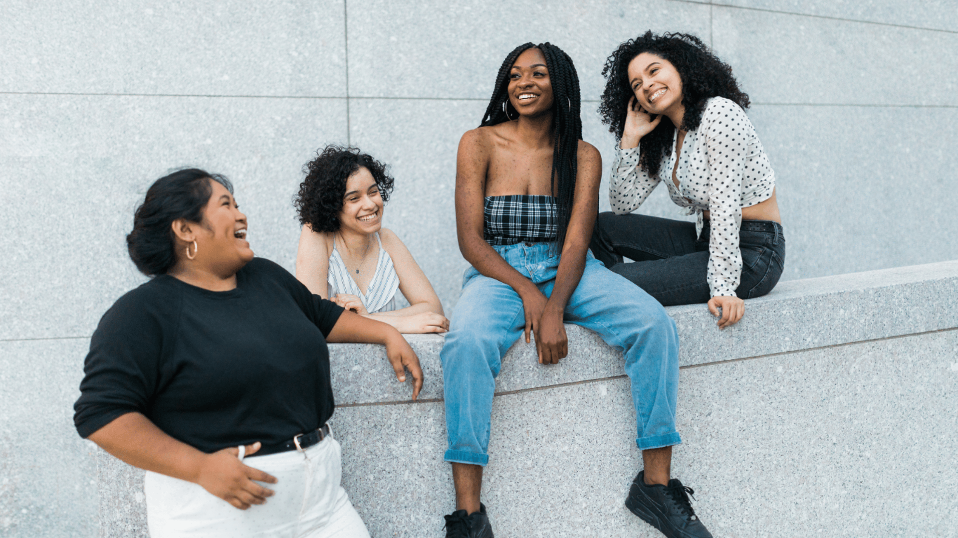 gray computer monitor