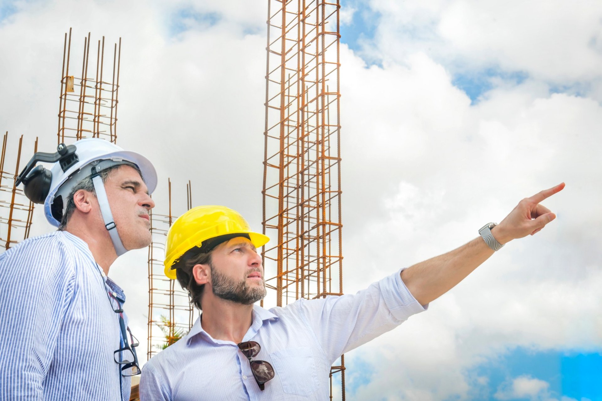 gray computer monitor