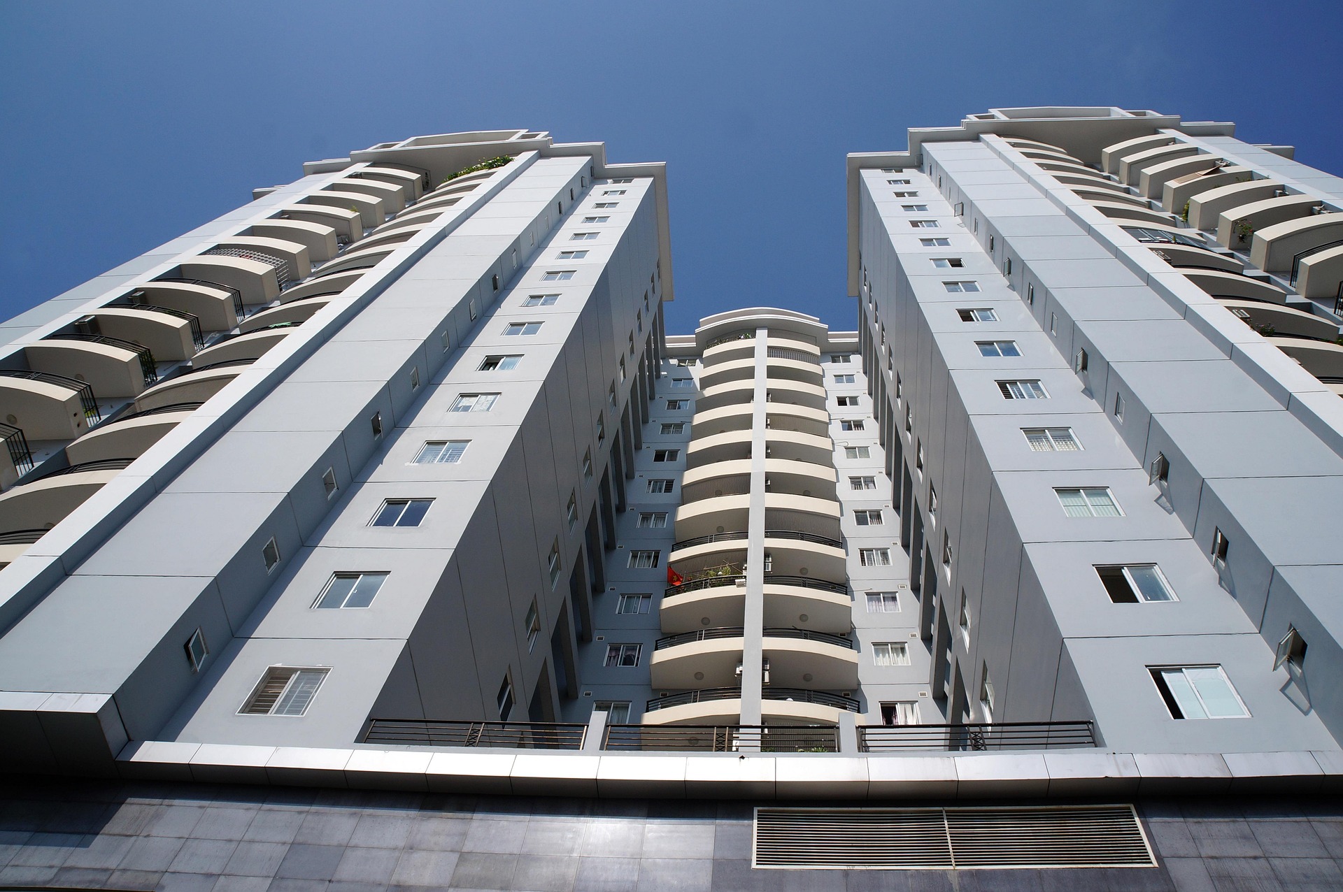 an abstract photo of a curved building with a blue sky in the background