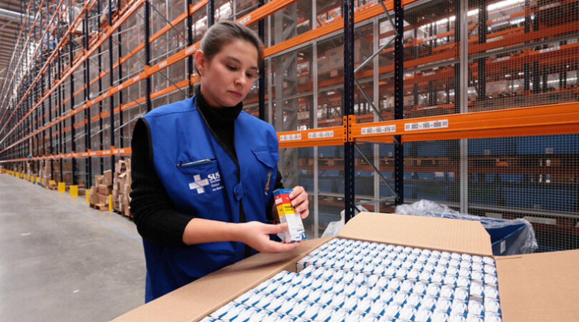 gray computer monitor